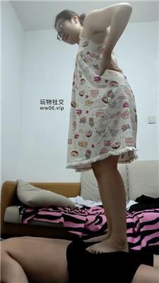 【高兴】鞭打踩踏坐脸窒息 JS250116-43