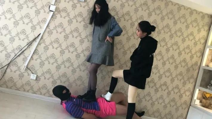 手撕偷丝袜的变态男 YC-210614-4