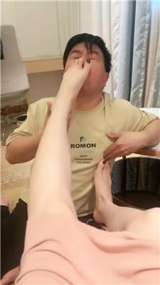 【佳佳】强迫狗继父舔脚吃烟灰 bf51629