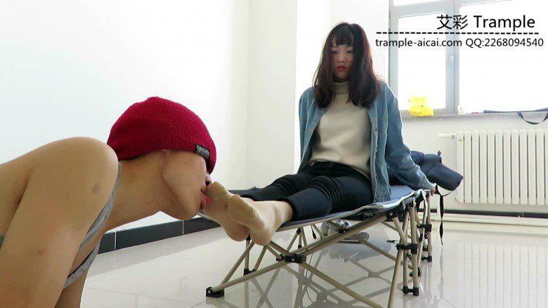 跪舔00后天使女主短肉丝！