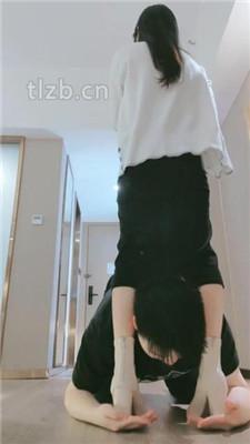 【妮蔻】短靴女神碾压踩/胯下辱/清理脏鞋/深喉/黑船袜捂脸