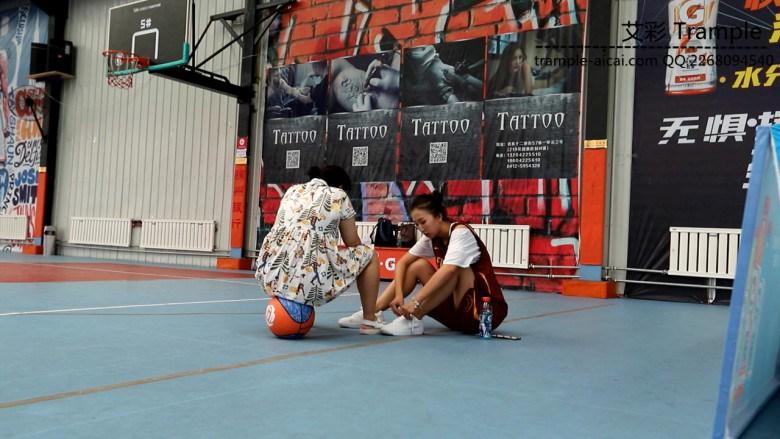 偷拍舔篮球妹臭袜