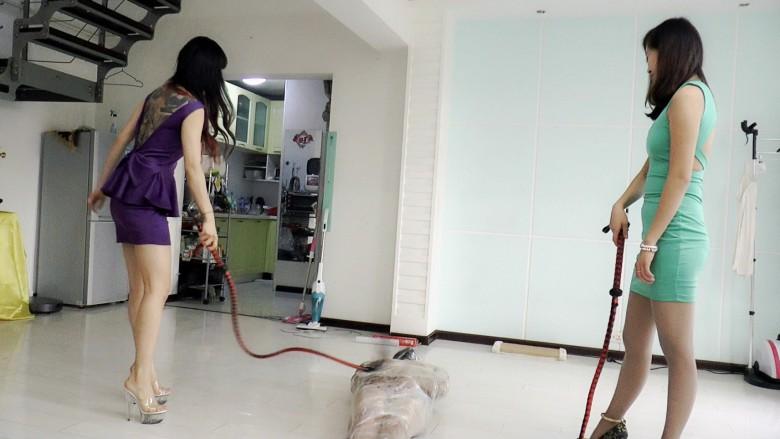 松岛黑冰鞭打滴蜡调教木乃伊 打到吐血