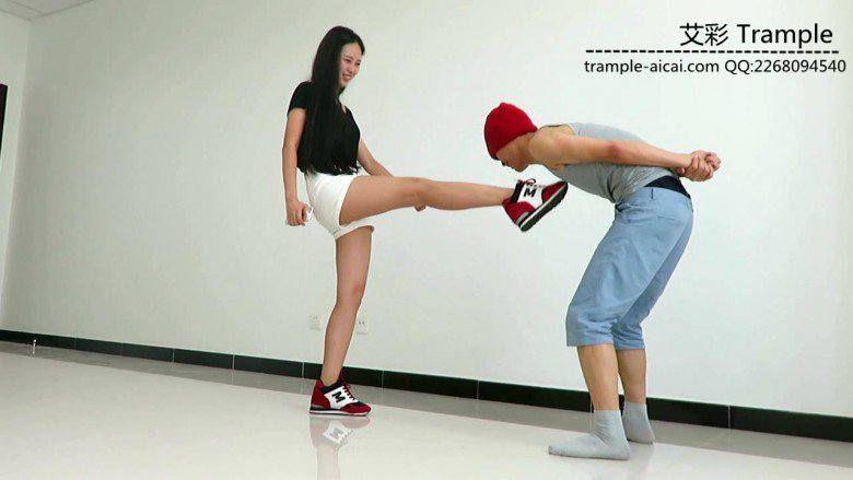 老师天依女主暴打小流氓！开启女子防身术！