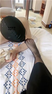 【黑兔】品尝脏鞋玉足-吃内裤 JS250516-16