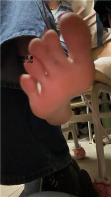 【爱可】室友在寝室    250506-3