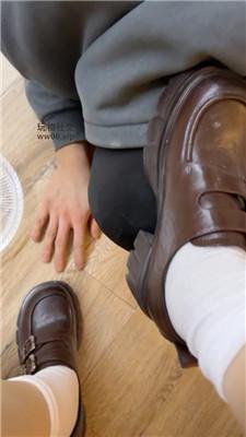 【九月】袜子泡水品尝-皮鞋白袜踩/玉足狂舔 JS250104-23