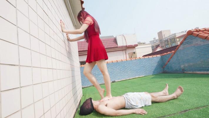 『奴隶岛』—[MagicIMirror 魔镜少女]—樱崎露台踢踩瘦狗 MM-230308