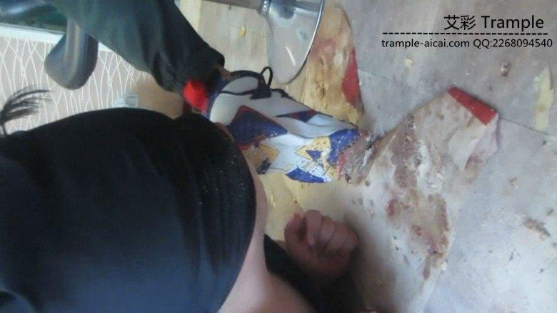 篮球长腿美女aj脏篮球鞋踩踏喂食语言羞辱 篮球长腿美女aj脏篮球鞋踩踏喂食语言羞辱