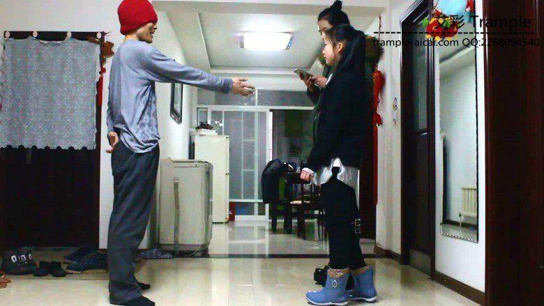 12侑主,媛媛女主出演!前后踢裆暴打抢劫犯! 12侑主,媛媛女主出演!前后踢裆暴打抢劫犯!