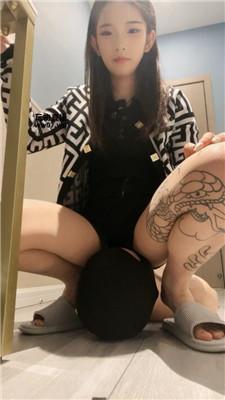 【小凤梨】磕头求主人赏赐圣水 JS250417-8