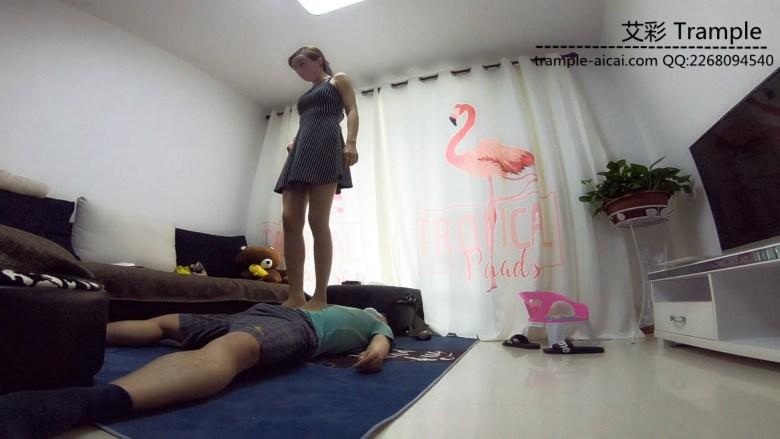 新人超美女S大薇薇肉丝踩祈祷哥