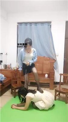 【熊宝】女神母畜-偷舔脚的下场 bf51238