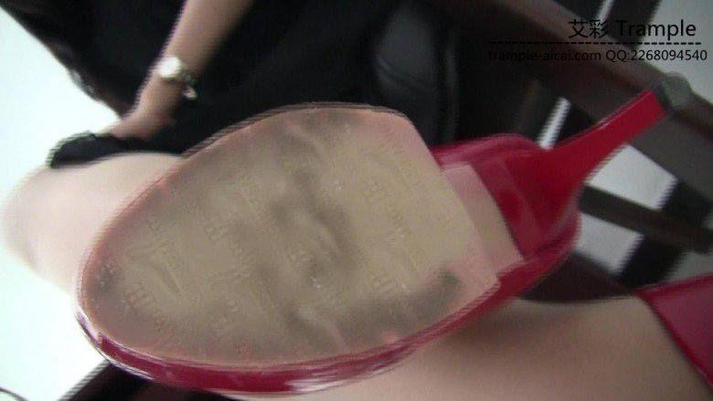 高挑超模天星女主红高跟虐踩贱狗！