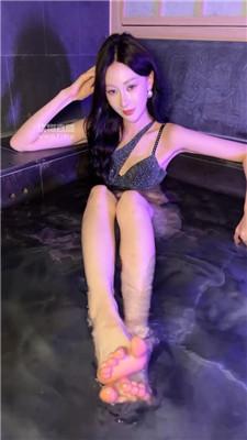 【艾琳】劲爆泳衣温泉炸废    250524-2