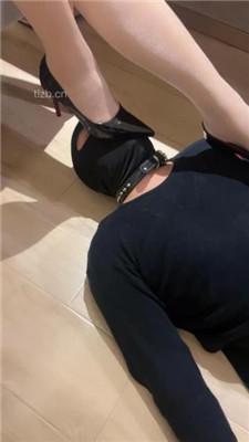 【喵主】长靴高跟踩狗爪/狗链遛狗/舔脏鞋棉袜