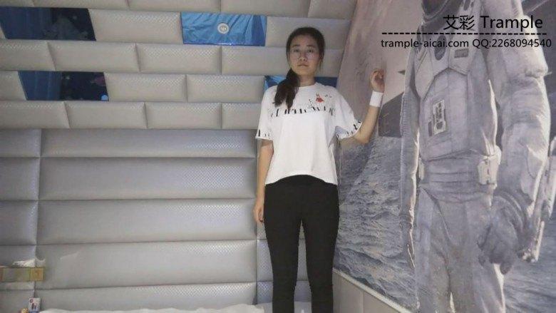 某大型商场前台销售文员的第一次踩踏