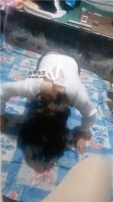 【伪娘和人妻】蓬头垢面的狗喜欢舔肉丝 JS250211-3