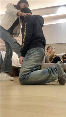 【沐沐大大】闺蜜观战-抽耳光/小白鞋白袜玩弄 JS250108-32