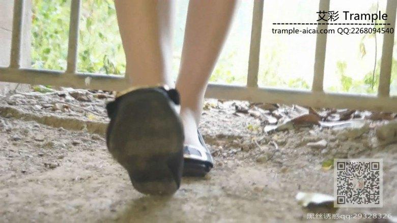 琪琪女主室外调教玩耍