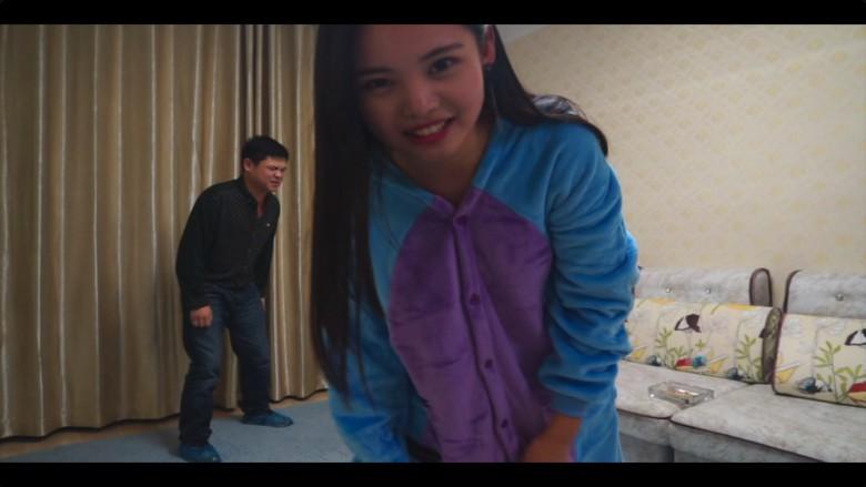 洛芸睡衣无作假暴力踢裆