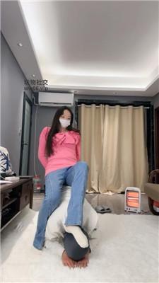 【猴歌】骑马胯下辱-牛仔裤坐脸窒息 JS250208-27