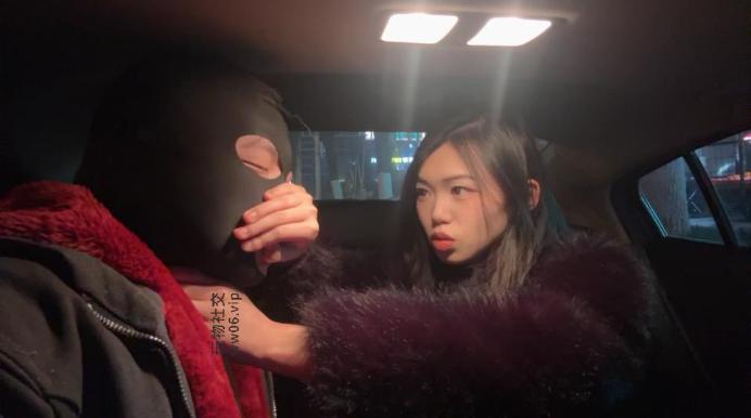 【素人挖掘机】路边开发车内调-运动鞋白袜 JS250114-21