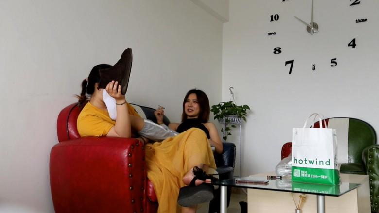 偷拍学姐第四弹 刺激的来了 夏天的雪地靴