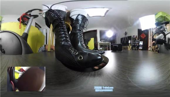 VR琳S人脸地板上 鞋子臭袜子踩脸窒息舔鞋底靴跟插嘴 VR琳S人脸地板上 鞋子臭袜子踩脸窒息舔鞋底靴跟插嘴