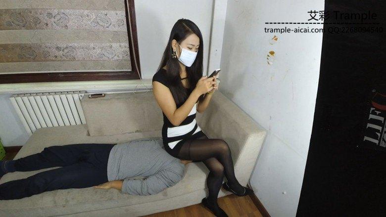 黑丝踩踏+坐脸