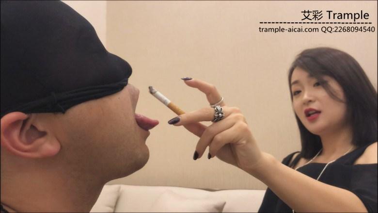 嘴上燃烧的蜡烛