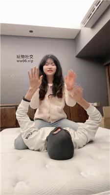 【猴歌】腿绞牛仔裤坐脸/白袜脚踩 bf50401