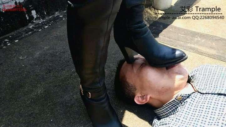 湘香女王长靴户外圣水淋浴贱狗