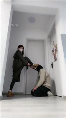 【樱子大人】口吐喂食/雪地靴踩虐/提档耳光/鞭打