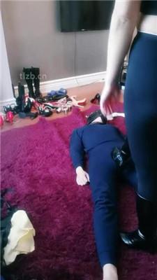 【盈盈】跪舔脏长靴臭棉袜/踩踏