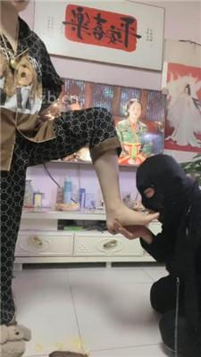 【小月牙】训练厕奴-踩踏/头压马桶/口水吐脸/赏赐圣水/胶带裹脸