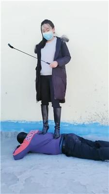 【斯羽情侣主】户外狗链拴狗虐【双视角版】  JS250329-6