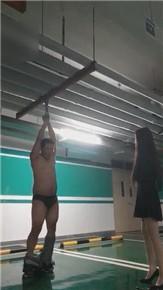 0232【VIVI】车库狠虐雪狼