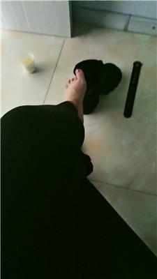 【琦琦】强制闻臭鞋/喝圣水/舔闻白袜 JS250114-11