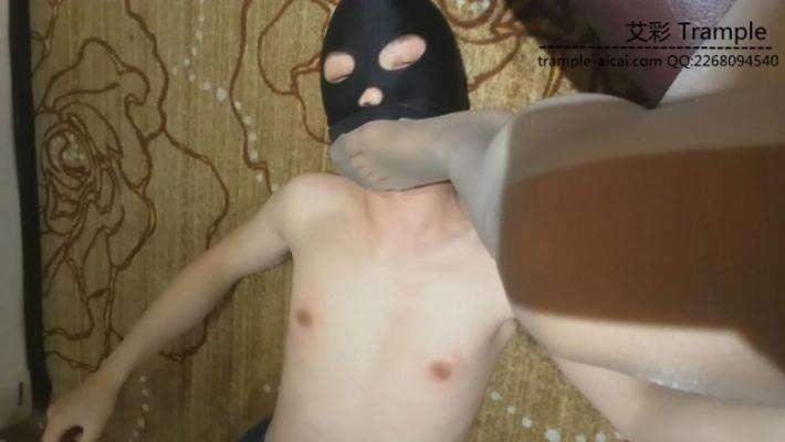 大浴场92年美女技师的初次调教