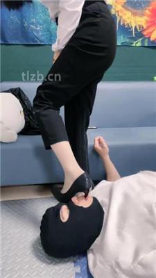 【木子大大】狗儿子舔主人的脏鞋底