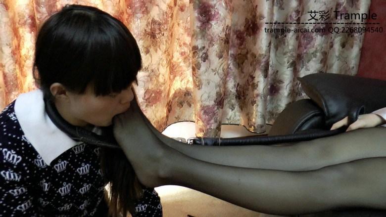 【松岛女神】黑丝裸足羞辱女奴