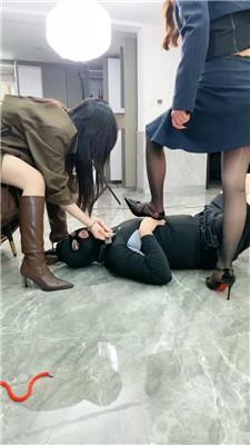 【麋鹿银儿】生化危机版踢虐裆 bf50948