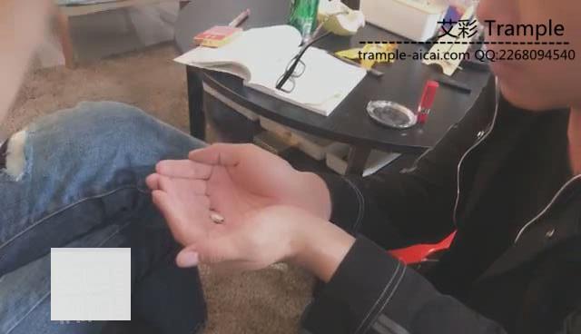 【VIVI】剧情:不良女学生戏弄家教