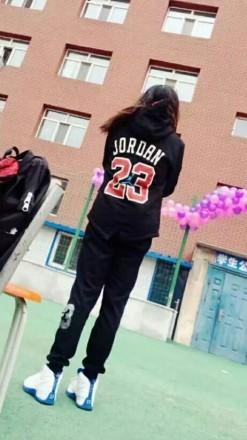 篮球aj7长腿美女脏篮球鞋暴力踩跺 篮球aj7长腿美女脏篮球鞋暴力踩跺