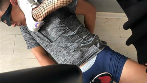 〖碎蛋娇娃〗美女联合闺蜜惩治内衣贼