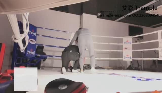 【VIVI】超残忍-把M当沙包练拳击嘞脖窒息