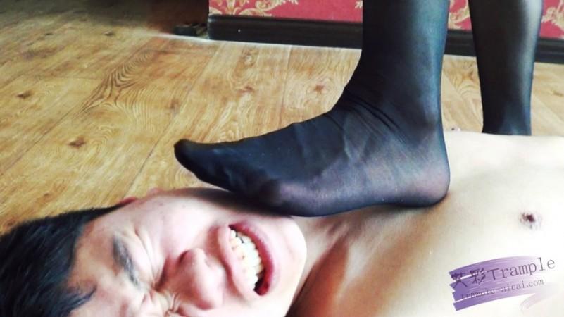 黑冰最强格斗女神 耍双截棍 爆踢小猴子