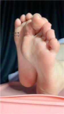 【乔乔在这里】润滑脚底怼脸羞辱    250208-15