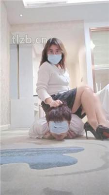 【嗯哼】高跟裸足恋足舔/胯下辱/骑狗背